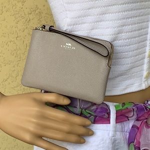 COACH Corner Zip Wristlet Silver/Grey Birch